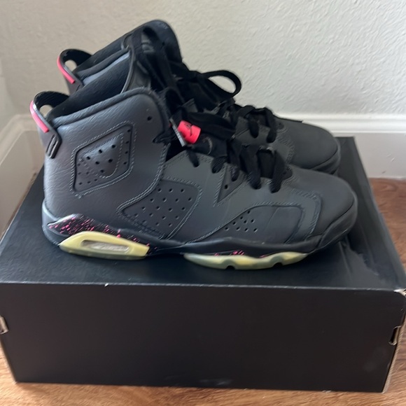 Jordan 6 - Picture 4 of 6